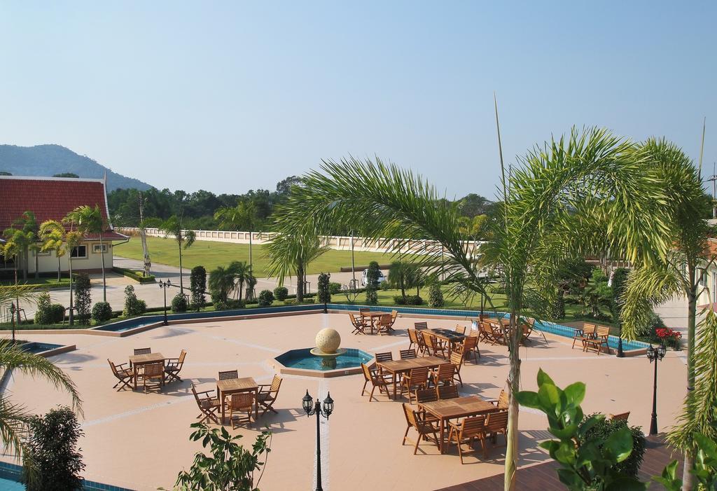 Nordic Tropical Resort Sattahip Extérieur photo